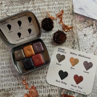 Co by to bylo u mě za podzim bez nové paletky s morbidním tématem 💀 Paletka s názvem Malleus Maleficarum je poslední ze...