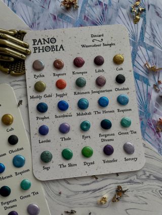 Akvarelové vzorníky 🖤 Chceš si barvy prvně vyzkoušet než si pořídíš celou paletku? Není problém. Vybírat si můžeš mezi...